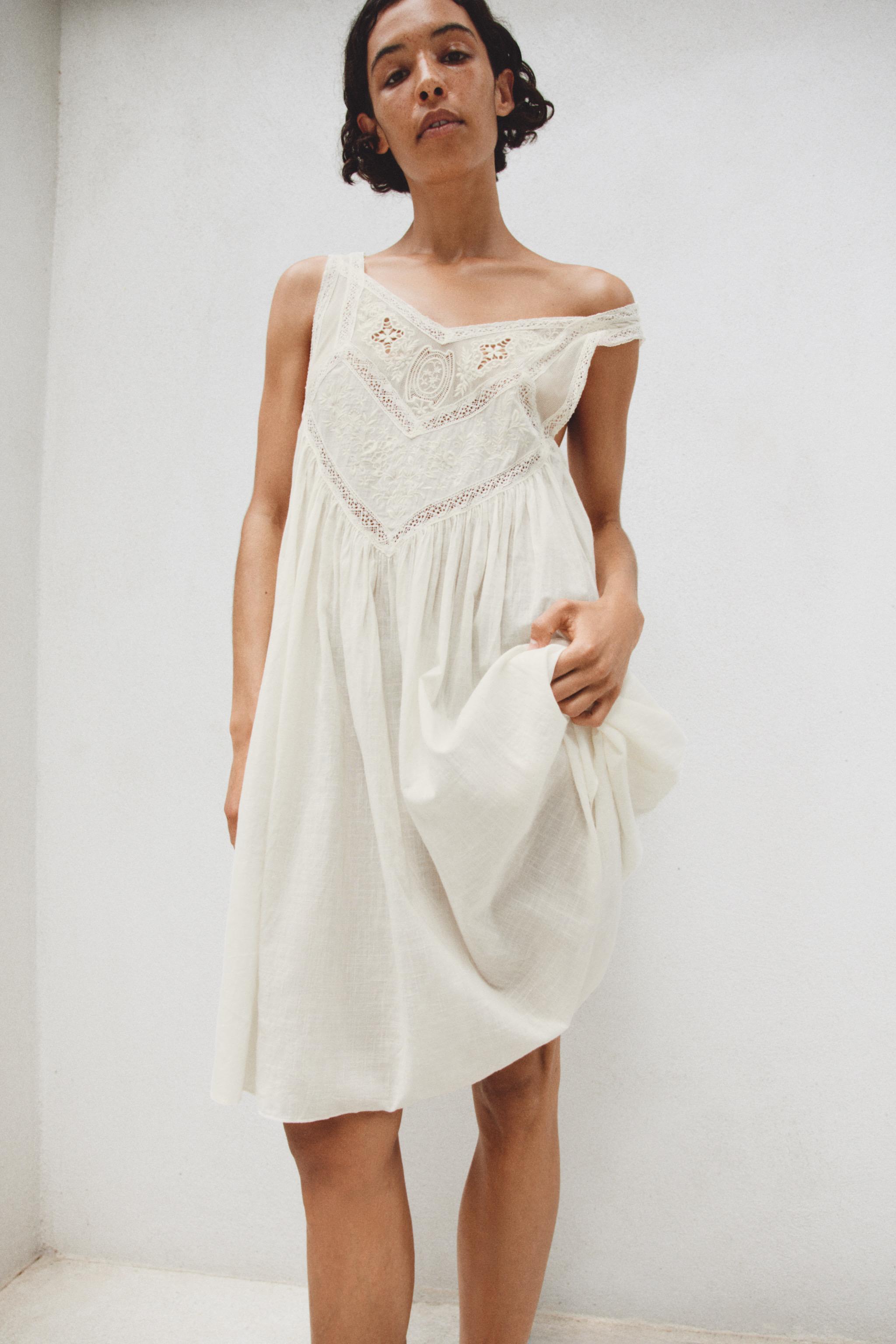 FLORAL EMBROIDERED PLEATED DRESS